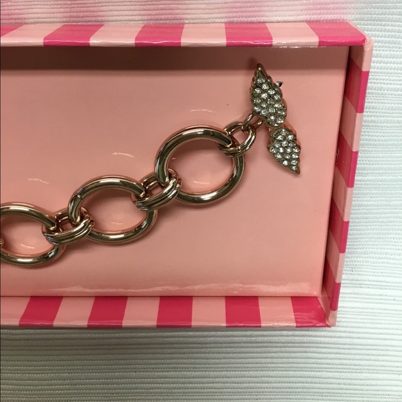 Victoria’s Secret New Bracelet in Original Box - Picture 3 of 6